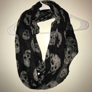 Skull fashion scarf